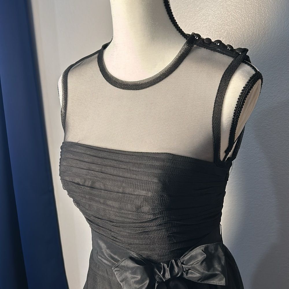 White by Vera Wang Bobbin Net Dress with Illusion Neckline (Size 4) - Picture 3 of 8